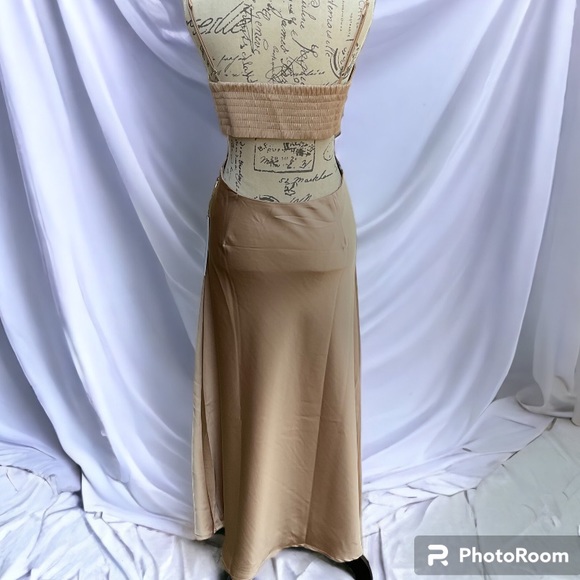 NWT-HOUSE OF HARLOW 1960 gorgeous backless midi in a silk touch fabric SZ MED - Picture 4 of 15